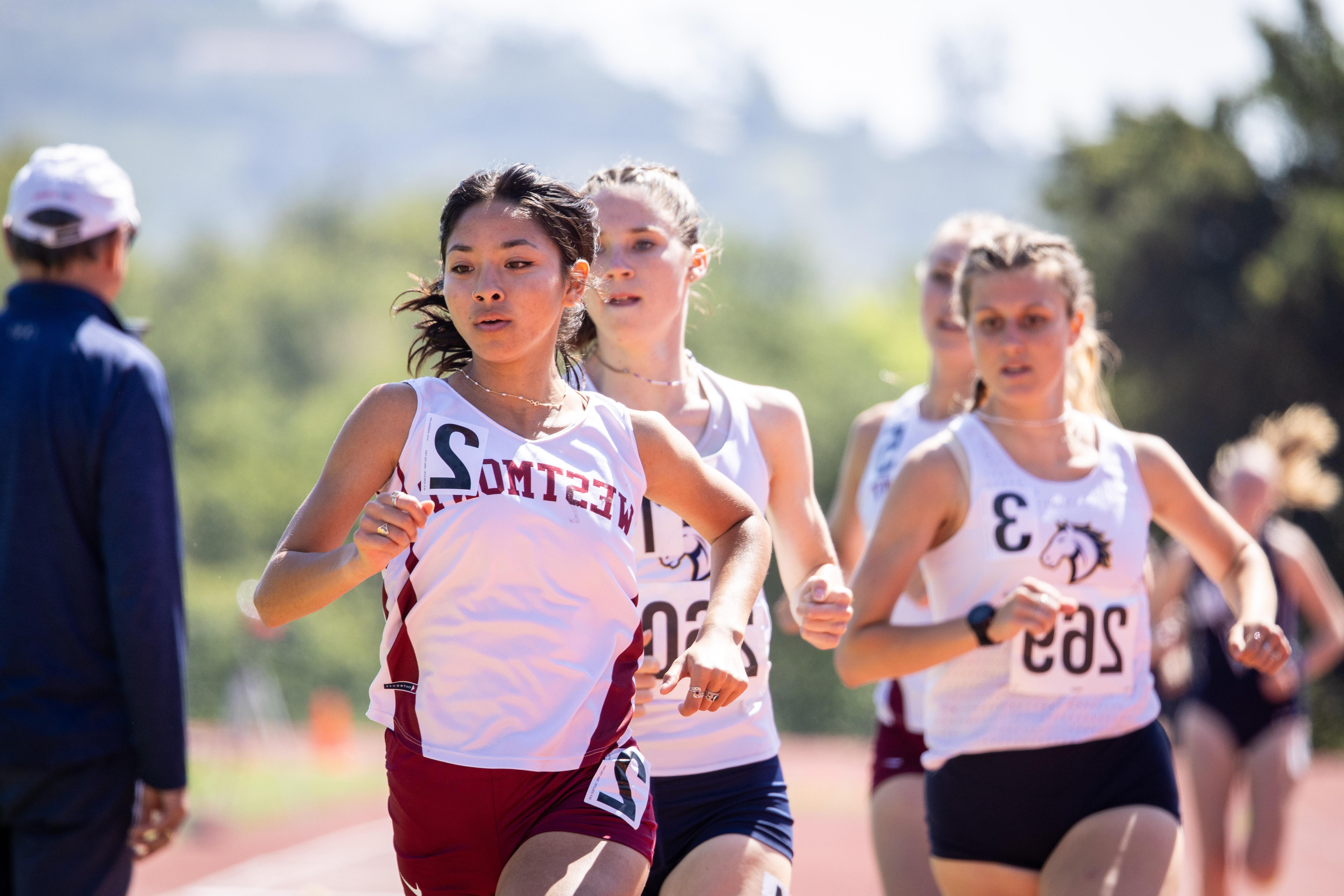 westmont female running track 和 field